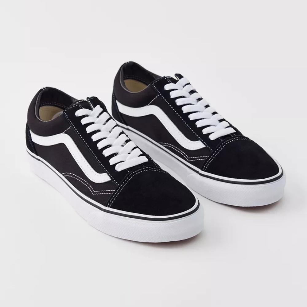 EUC [Vans] Black & White < Old Skool > Low Top Unisex Skater Shoes | M 5.5 · W 7